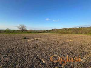 Lep, ravan plac za vikendicu u blizini NS i Fruške Gore